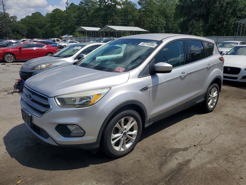 FORD ESCAPE 2017 مع رقم تعريف المركبة 1FMCU0GD2HUA82646 - صورة من المزاد