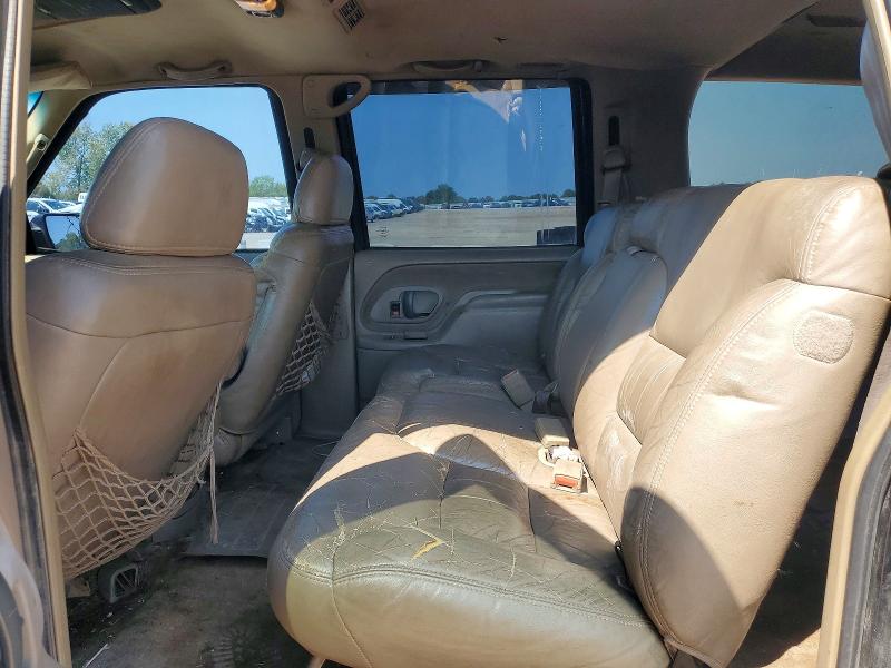 Photo 11 from auction – 1997 CHEVROLET SUBURBAN with VIN 3GNFK16R7VG138418