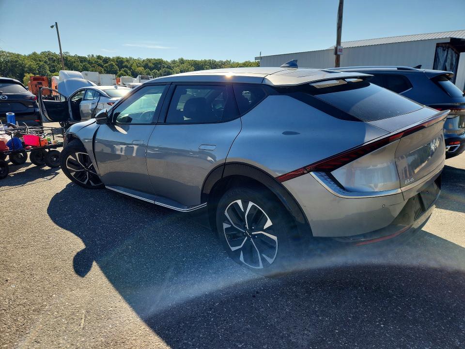 Photo 2 from auction – 2023 KIA EV6 with VIN KNDC34LA6P5130250