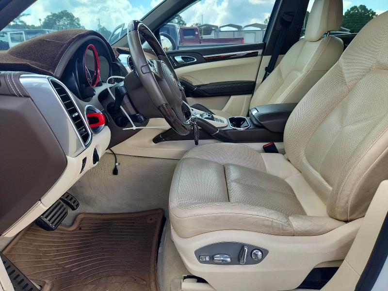 Снимка 7 от търг – 2012 PORSCHE CAYENNE с VIN WP1AB2A26CLA46086