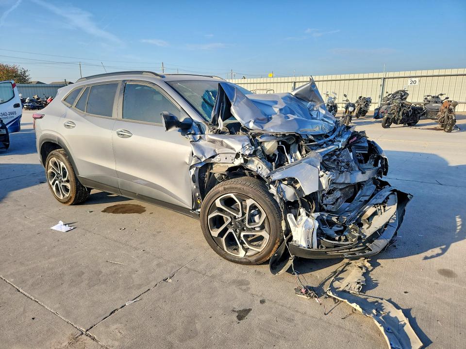 Photo 4 from auction – 2025 CHEVROLET TRAX with VIN KL77LJEP1SC020726