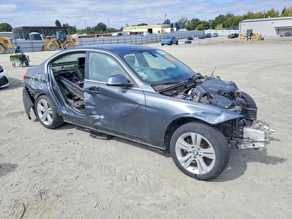 Photo 4 from auction – 2017 BMW 330 with VIN WBA8D9C5XHK678402