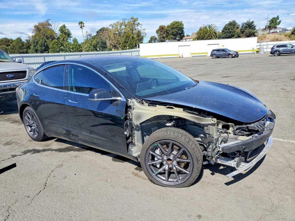 Photo 4 from auction – 2018 TESLA MODEL 3 with VIN 5YJ3E1EA3JF165940