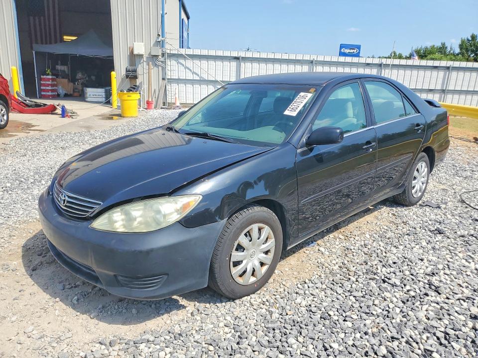 TOYOTA CAMRY 2005 with VIN 4T1BE32KX5U613622 - Photo from auction