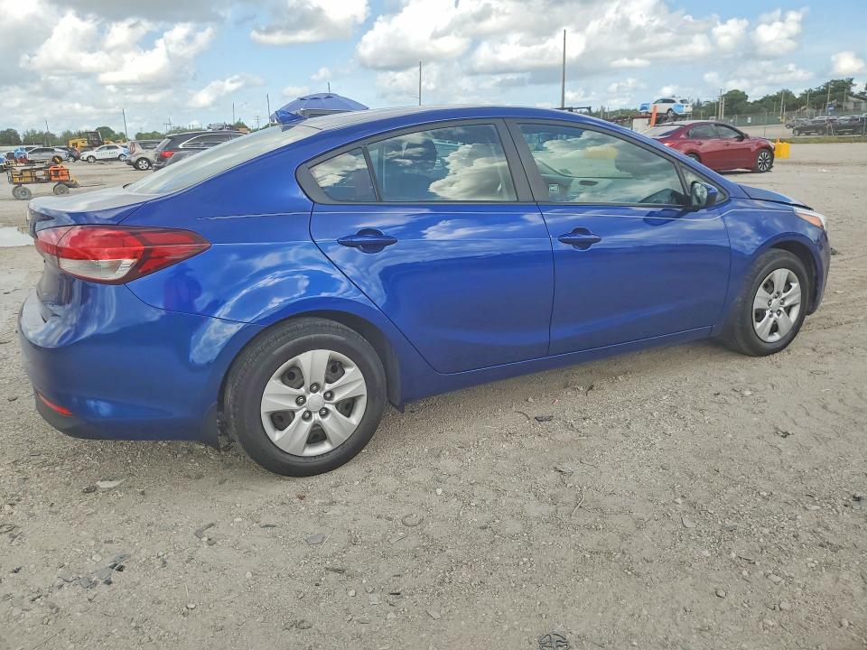 Photo 3 from auction – 2017 KIA FORTE with VIN 3KPFK4A72HE039568