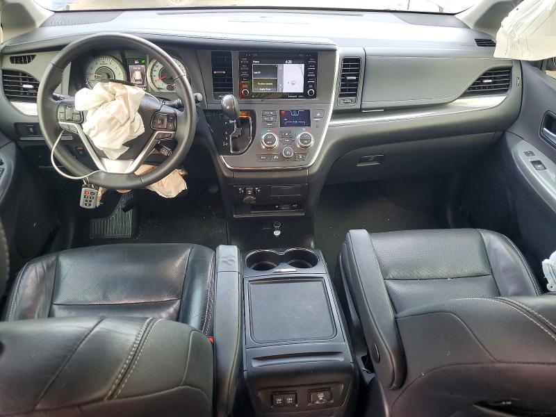 Photo 8 from auction – 2018 TOYOTA SIENNA with VIN 5TDXZ3DC3JS924151