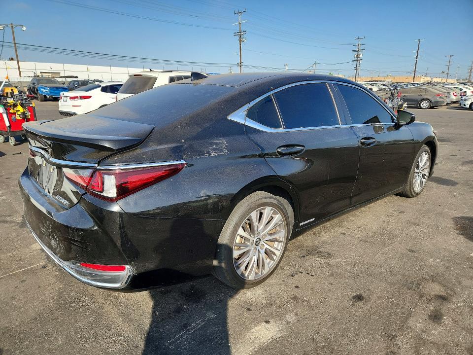 صورة رقم 3 من المزاد - 2020 LEXUS ES مع VIN 58AD21B19LU012060