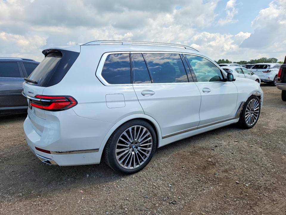 Photo 3 from auction – 2023 BMW X7 with VIN 5UX23EM01P9N67636