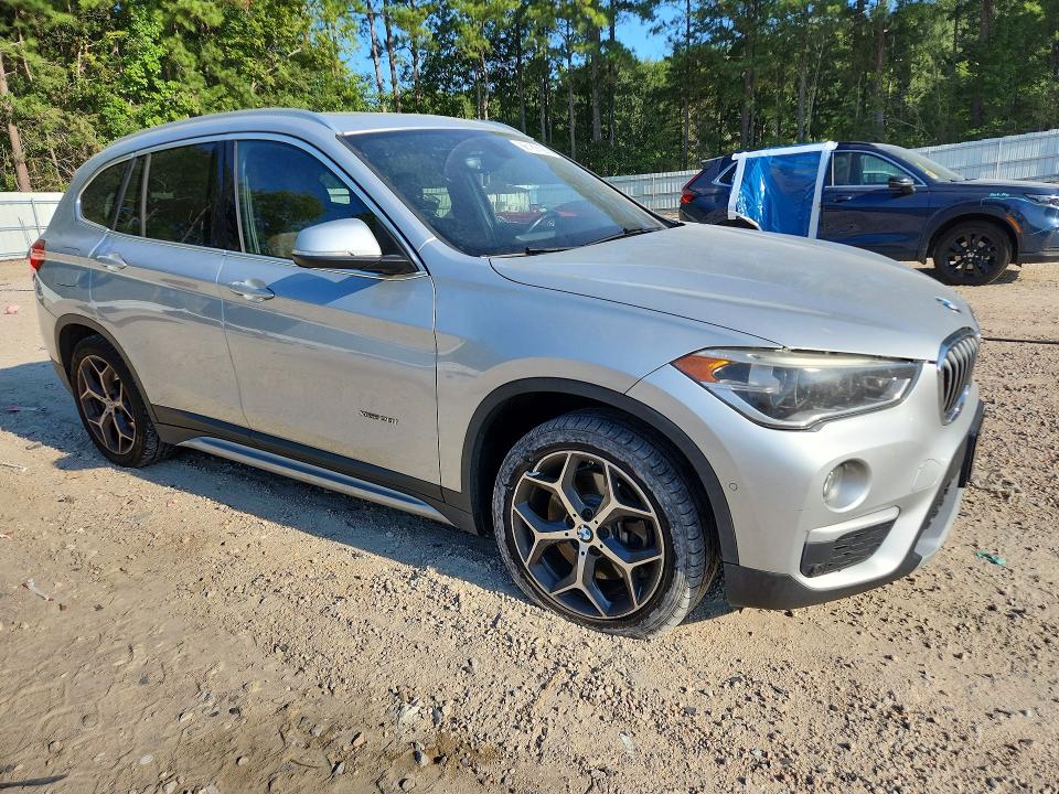 Foto 4 de la subasta – 2017 BMW X1 con VIN WBXHT3C34H5F79581