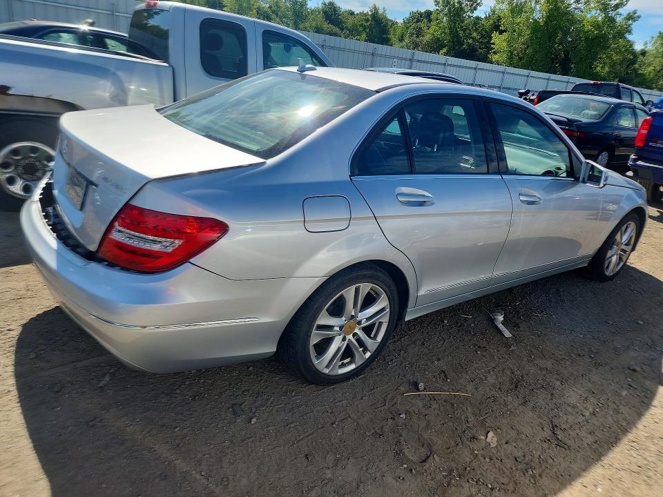 Photo 3 from auction – 2014 MERCEDES-BENZ C with VIN WDDGF8AB4EA940627