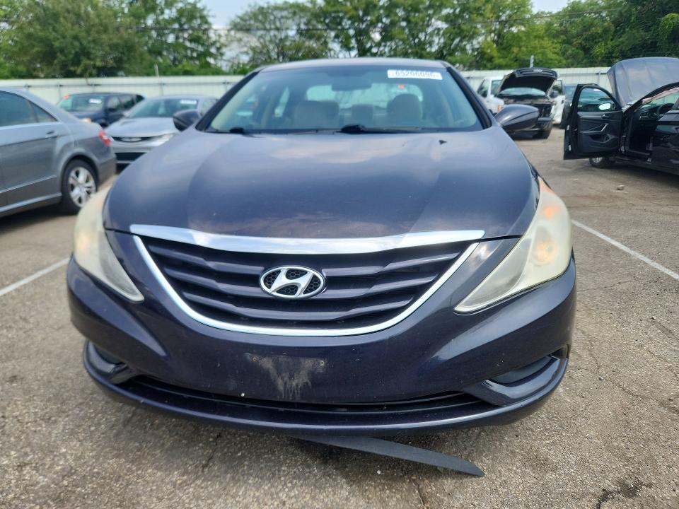 Photo 5 from auction – 2011 HYUNDAI SONATA with VIN 5NPEB4AC4BH157259