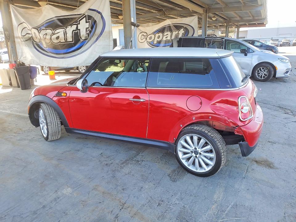 Photo 2 from auction – 2011 MINI COOPER with VIN WMWSU3C52BTX96884