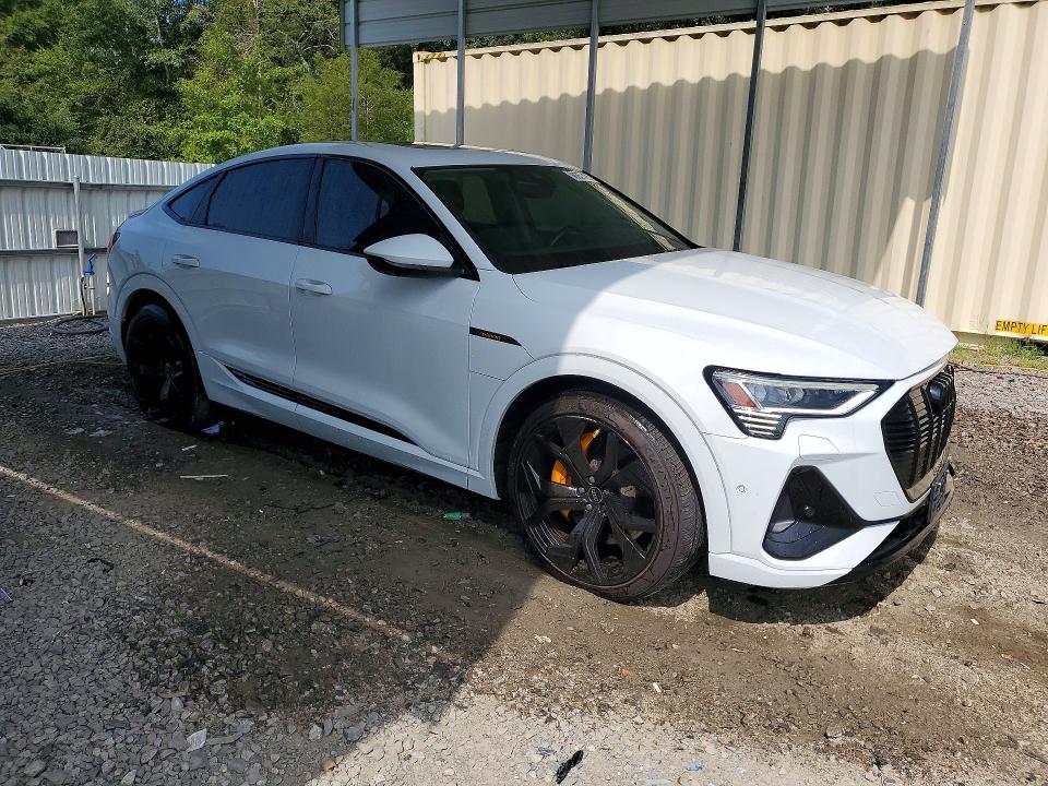 Фото 4 с аукциона – 2022 AUDI E-TRON с VIN WA13AAGE7NB035738