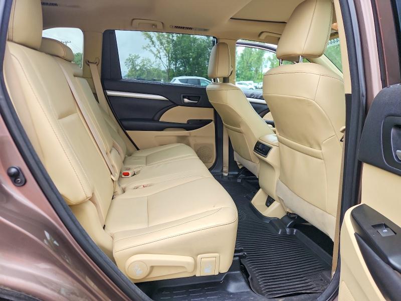Photo 11 from auction – 2018 TOYOTA HIGHLANDER with VIN 5TDJZRFH1JS902201