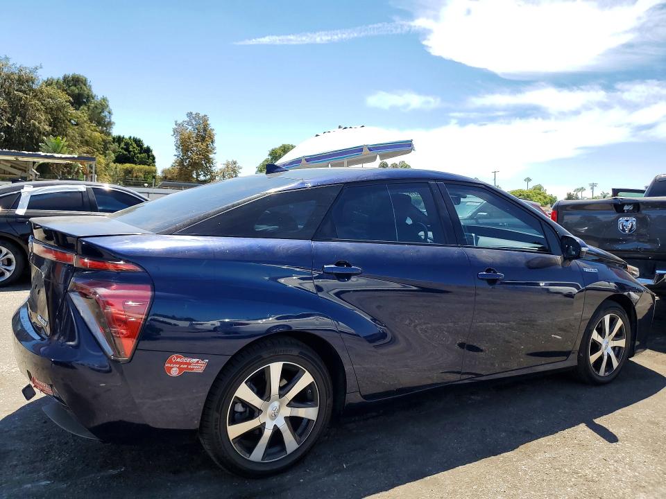 Photo 3 from auction – 2017 TOYOTA MIRAI with VIN JTDBVRBDXHA002102