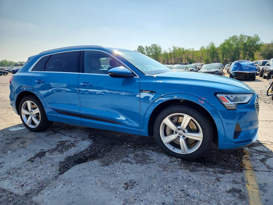 Photo 4 from auction – 2019 AUDI E-TRON with VIN WA1VAAGE2KB021167