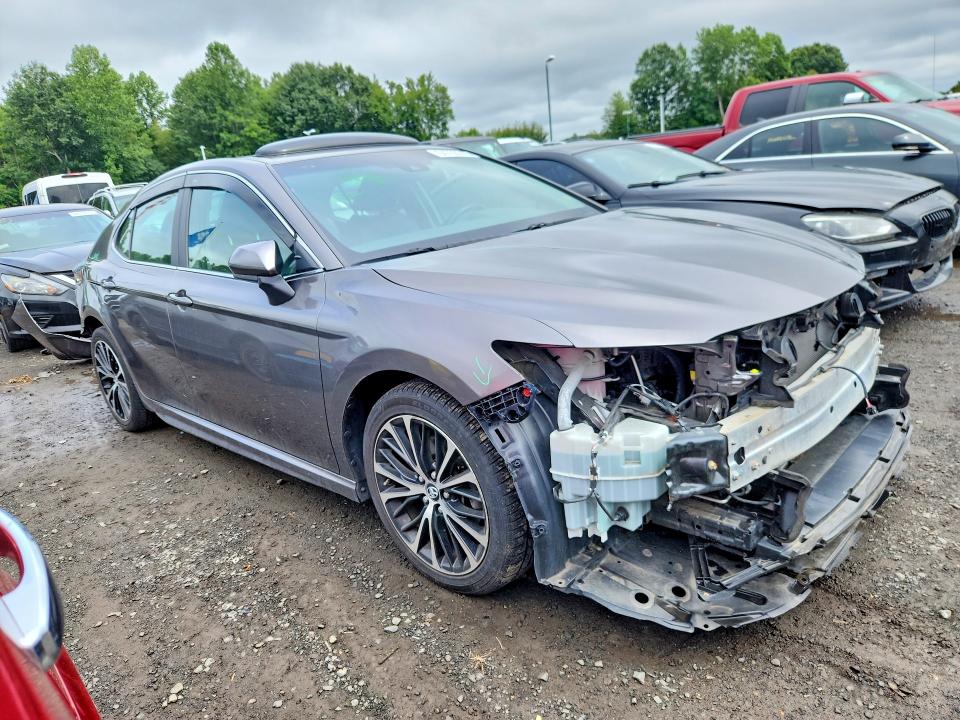 Photo 4 from auction – 2018 TOYOTA CAMRY with VIN 4T1B11HK2JU144026