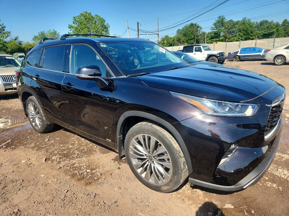 صورة رقم 4 من المزاد - 2022 TOYOTA HIGHLANDER مع VIN 5TDEBRCH8NS082585