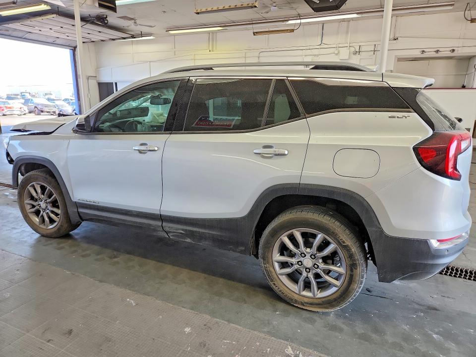Photo 2 from auction – 2022 GMC TERRAIN with VIN 3GKALVEV1NL229671
