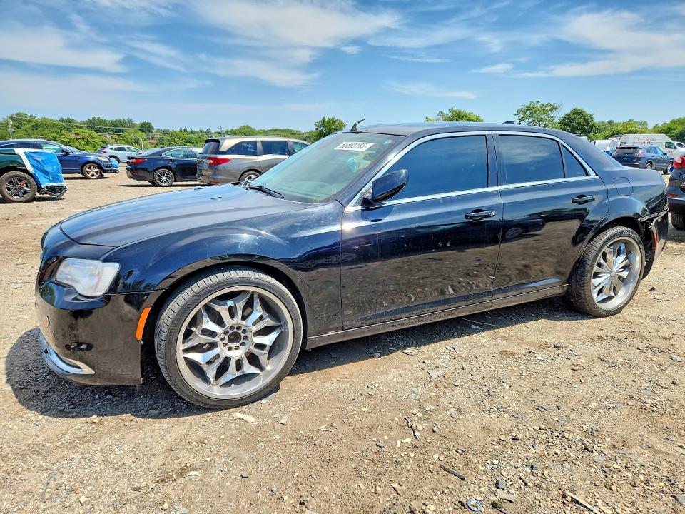 CHRYSLER 300 2015 with VIN 2C3CCARG1FH923221 - Photo from auction