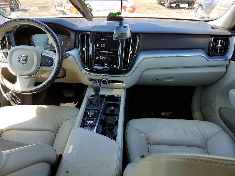 Photo 8 from auction – 2018 VOLVO XC60 with VIN YV4102RK2J1019565