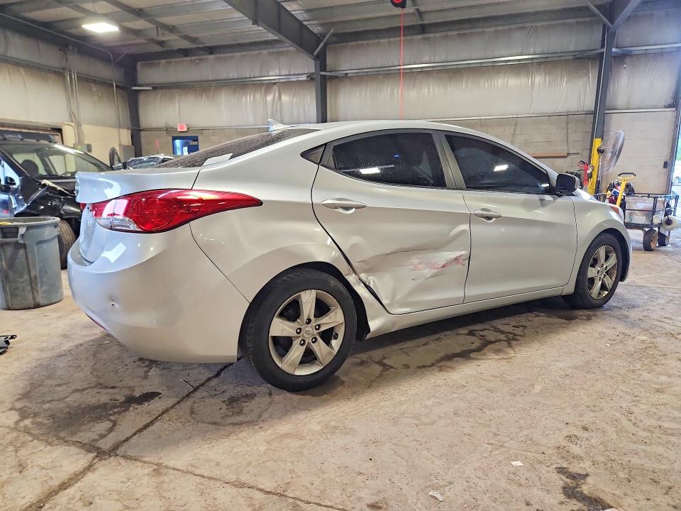 Photo 3 from auction – 2012 HYUNDAI ELANTRA with VIN KMHDH4AE1CU239559