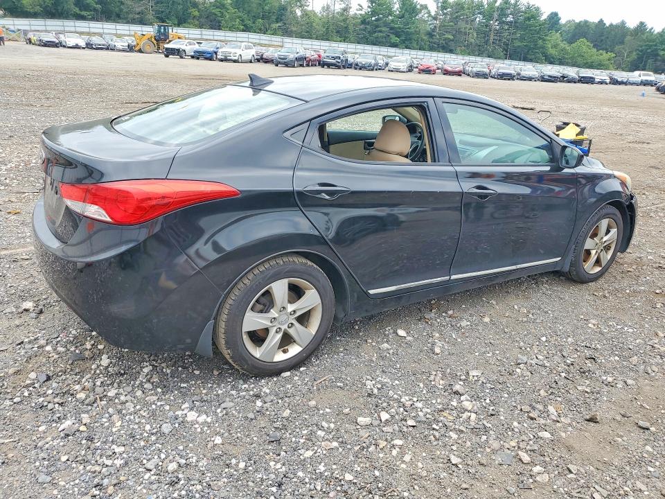 Photo 3 from auction – 2013 HYUNDAI ELANTRA with VIN 5NPDH4AE4DH302878