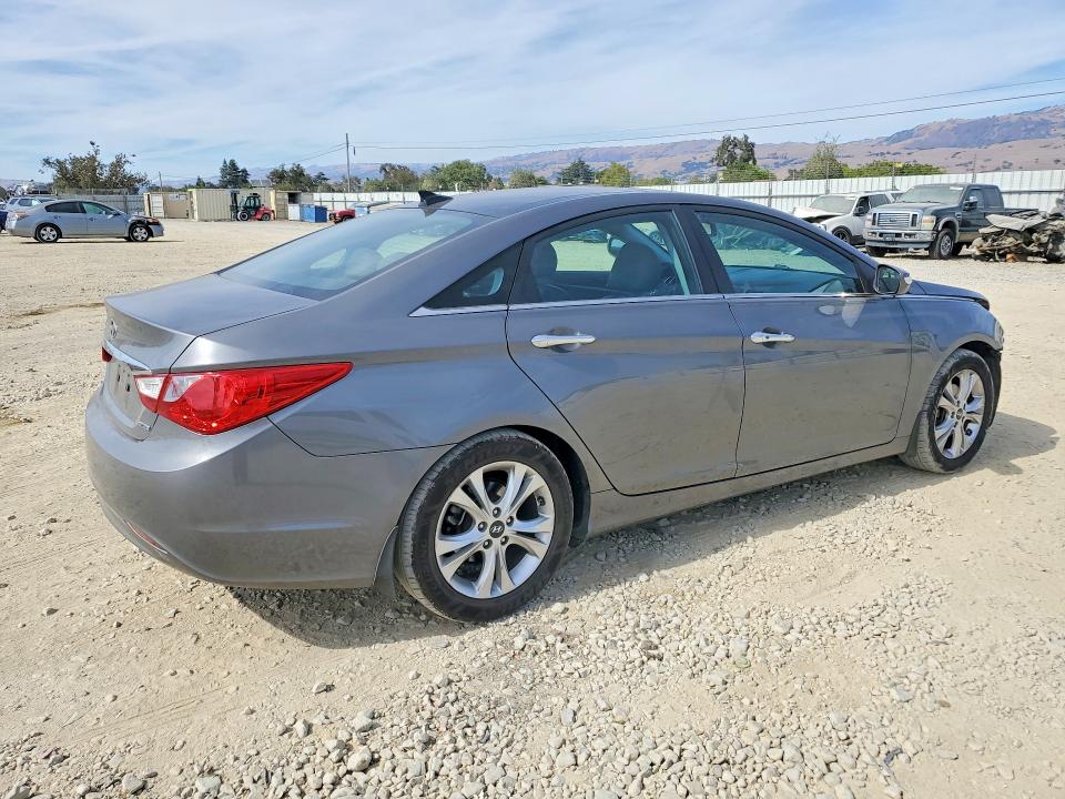 Photo 3 from auction – 2012 HYUNDAI SONATA with VIN 5NPEC4AC2CH486492