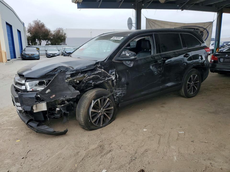 TOYOTA HIGHLANDER 2019 with VIN 5TDKZRFH6KS345095 - Photo from auction