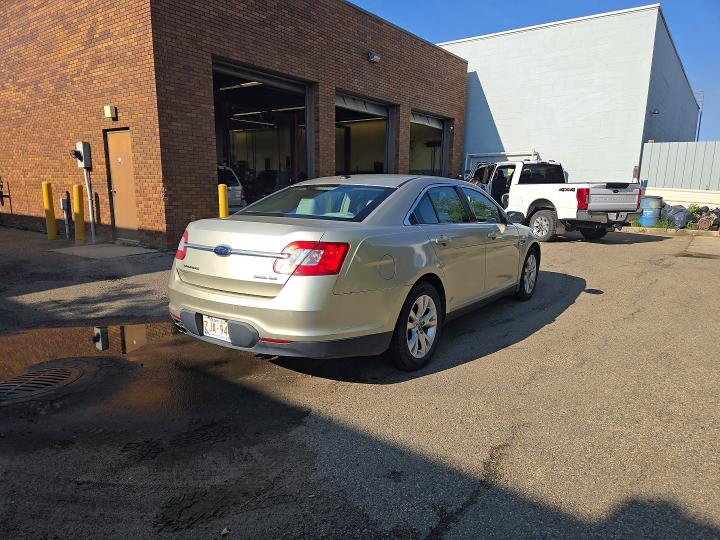 Photo 4 from auction – 2010 FORD TAURUS with VIN 1FAHP2HW0AG152636