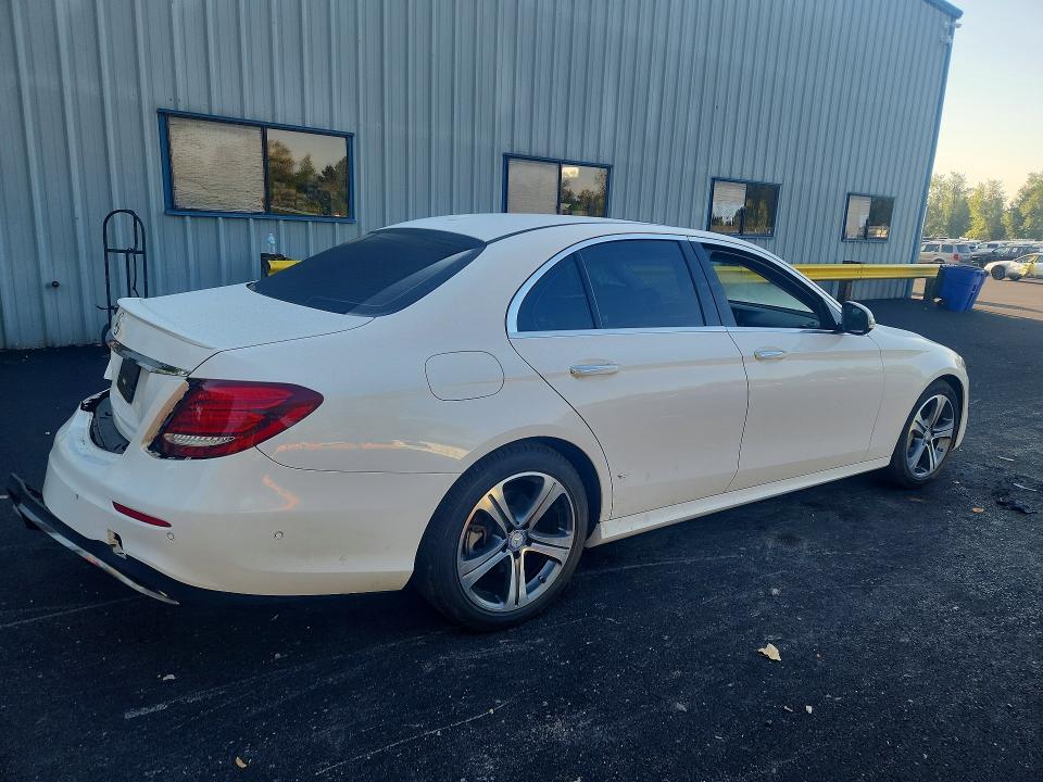 Photo 3 from auction – 2017 MERCEDES-BENZ E with VIN WDDZF4KB6HA111580