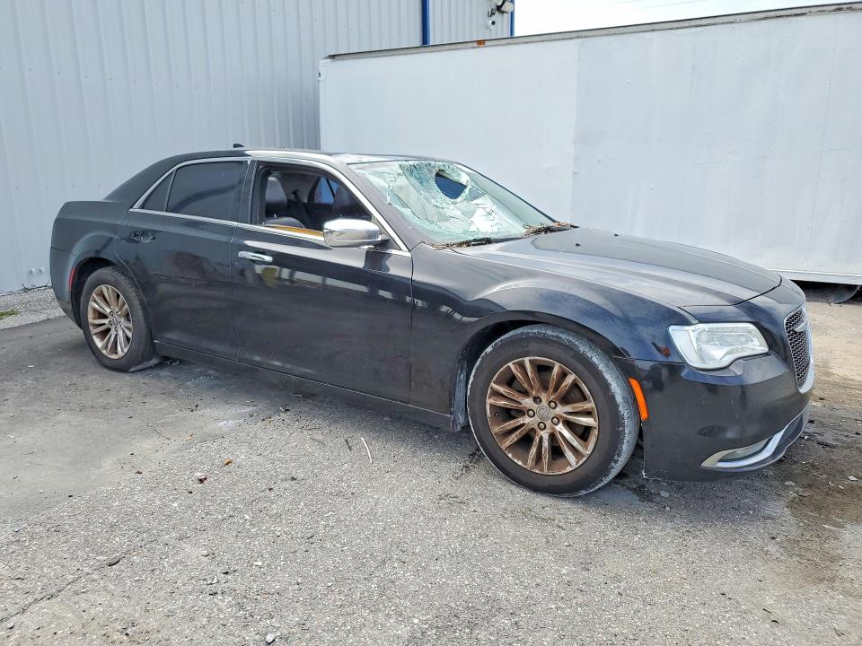 Photo 4 from auction – 2017 CHRYSLER 300C with VIN 2C3CCAEG1HH662620
