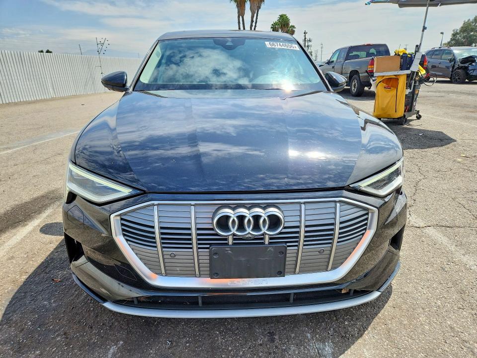 Photo 5 from auction – 2020 AUDI E-TRON with VIN WA12ABGEXLB036235