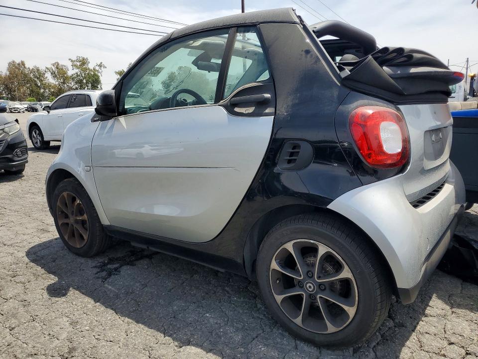 Photo 2 from auction – 2017 SMART FORTWO with VIN WMEFK5DA3HK143627