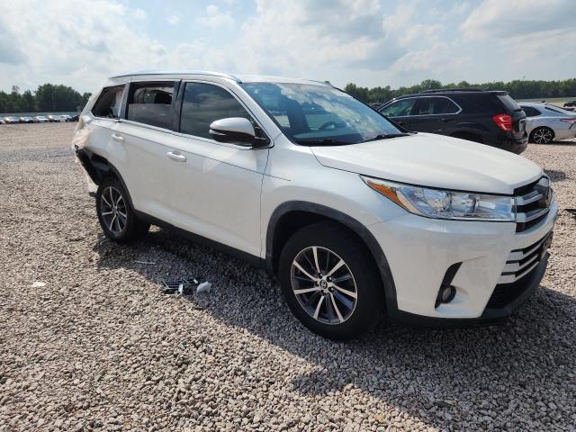Photo 4 from auction – 2019 TOYOTA HIGHLANDER with VIN 5TDKZRFH0KS569849