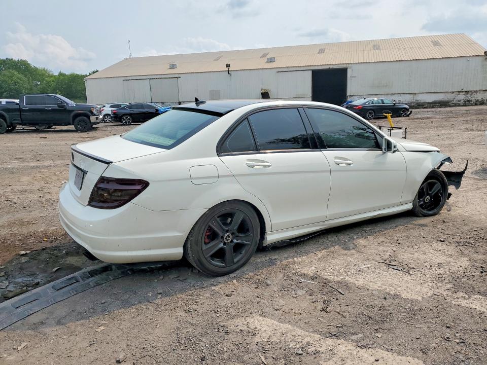 Photo 3 from auction – 2011 MERCEDES-BENZ C with VIN WDDGF8BB7BR183105