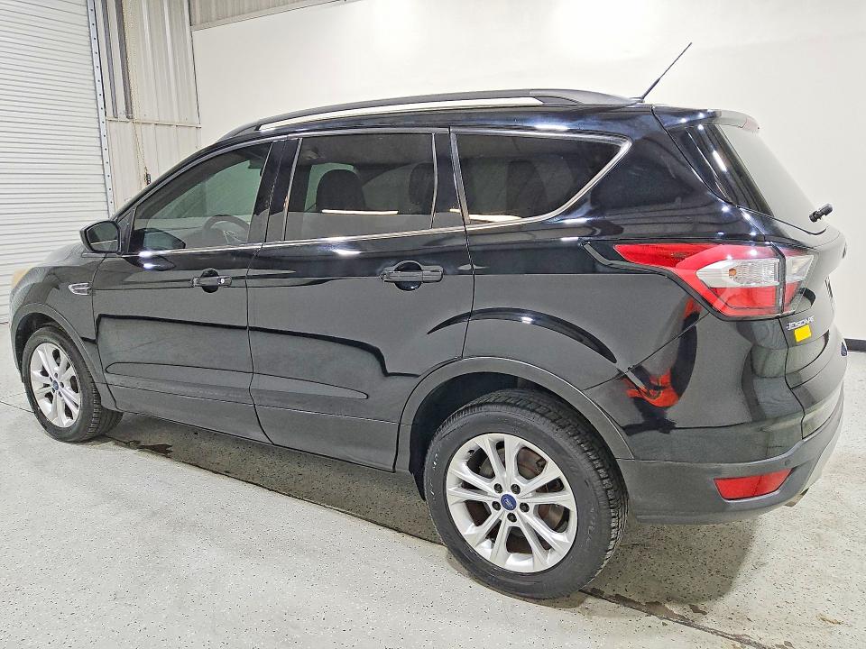 Photo 2 from auction – 2017 FORD ESCAPE with VIN 1FMCU0GD6HUC07373