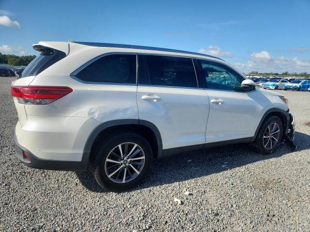 Photo 3 from auction – 2019 TOYOTA HIGHLANDER with VIN 5TDKZRFH0KS567180