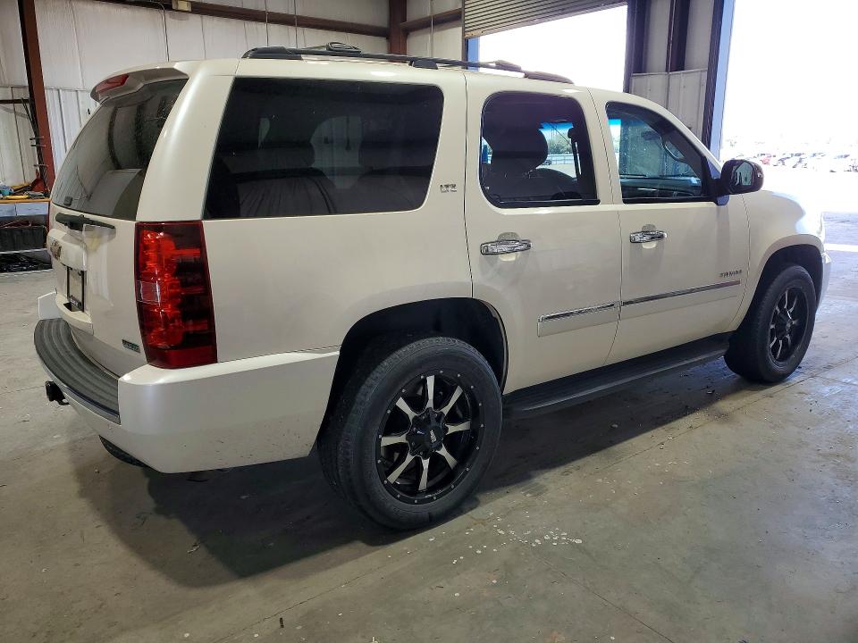 Photo 3 from auction – 2010 CHEVROLET TAHOE with VIN 1GNUKCE09AR137268
