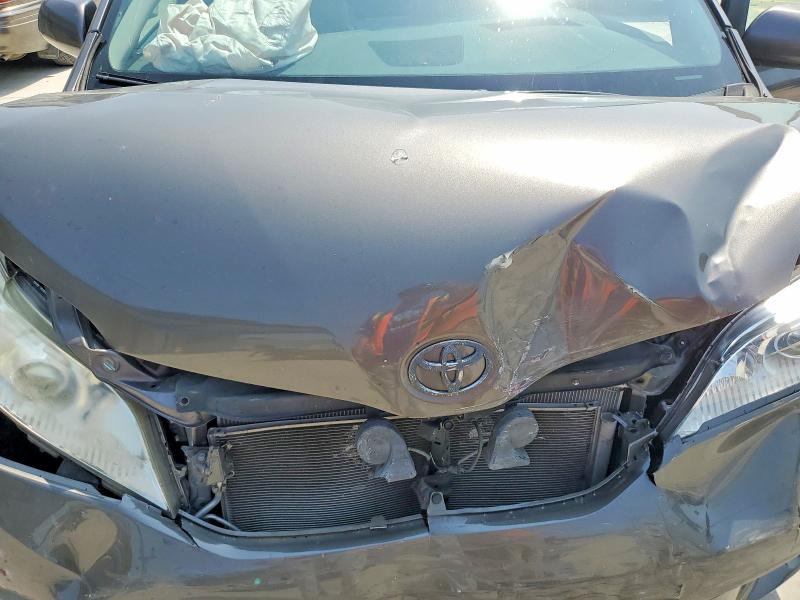 Photo 12 from auction – 2015 TOYOTA SIENNA with VIN 5TDYK3DC6FS628945