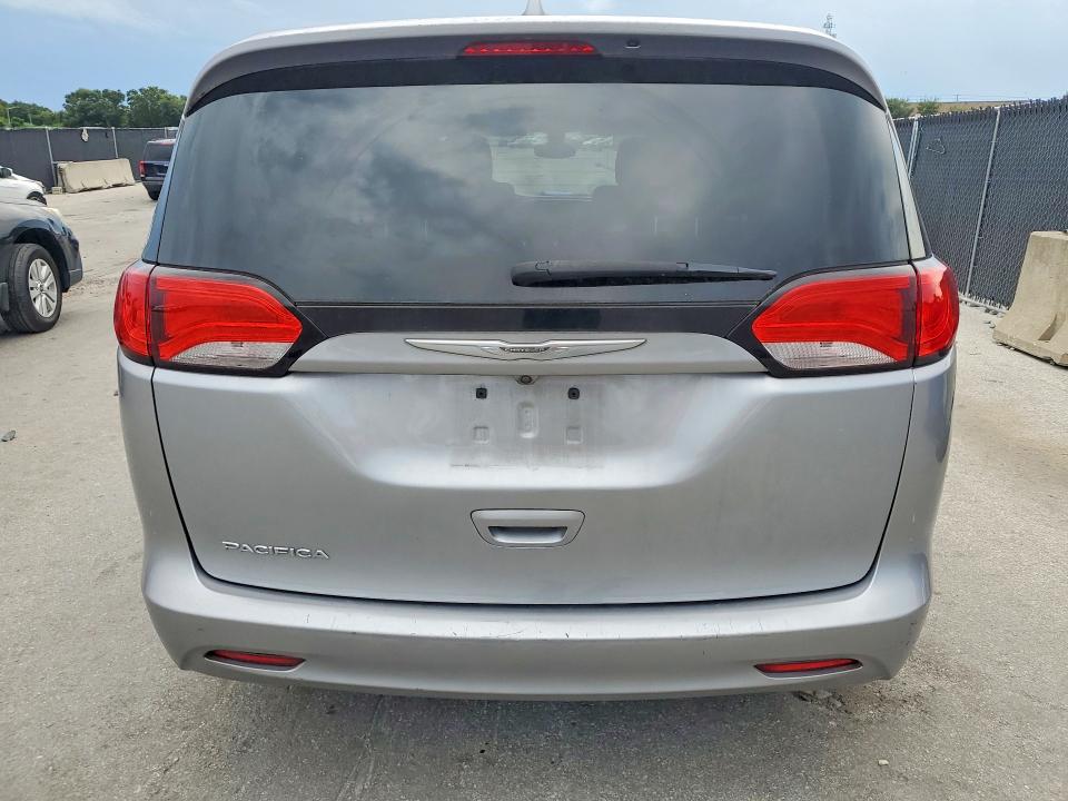 Photo 6 from auction – 2017 CHRYSLER PACIFICA with VIN 2C4RC1CG1HR608754