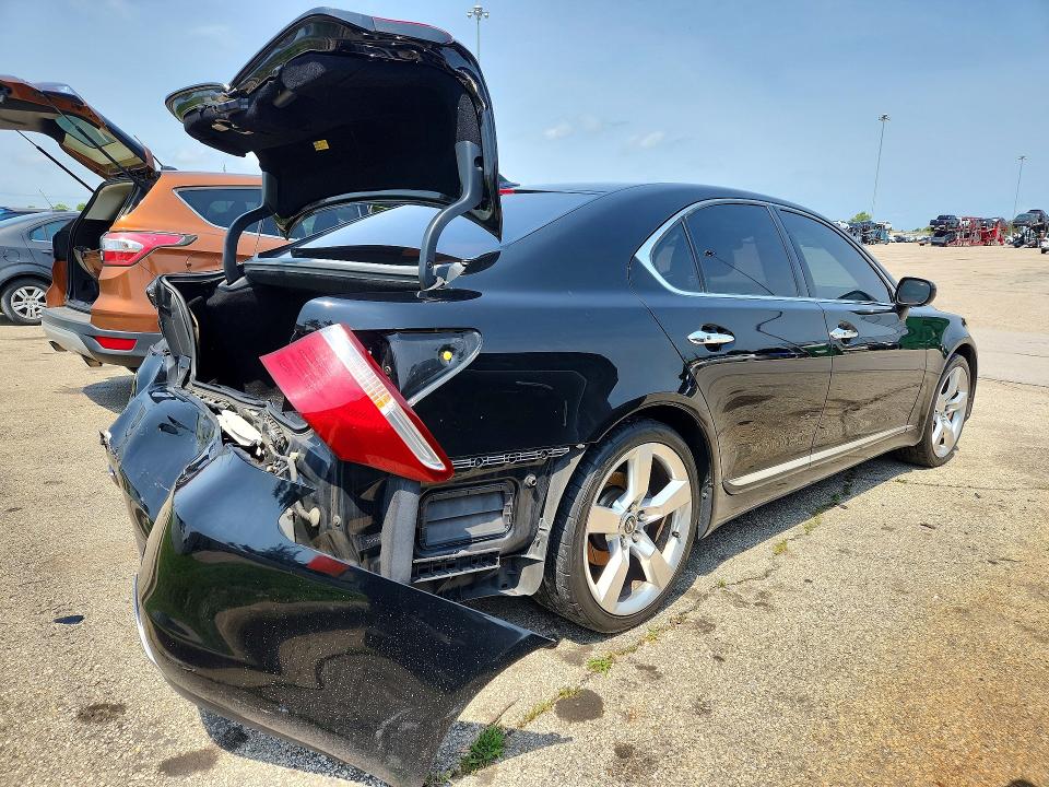 Photo 3 from auction – 2007 LEXUS LS with VIN JTHBL46F275032771