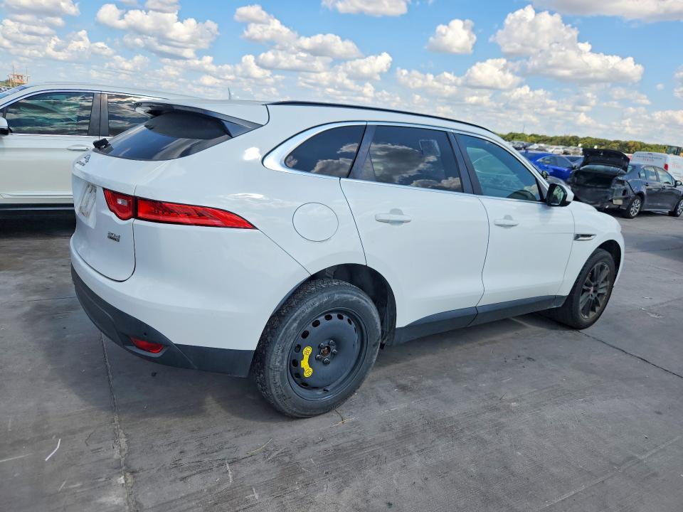 Photo 3 from auction – 2017 JAGUAR F-PACE with VIN SADCK2BN5HA088341