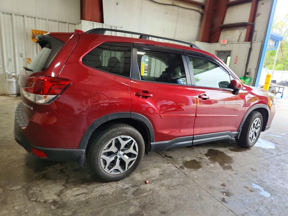 Photo 3 from auction – 2019 SUBARU FORESTER with VIN JF2SKAGC4KH555550
