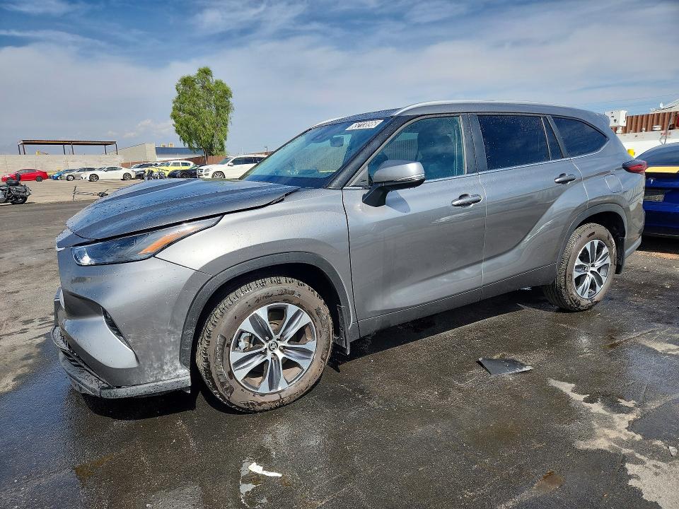 TOYOTA HIGHLANDER 2026 with VIN 5TDKDRBH5TS608926 - Photo from auction