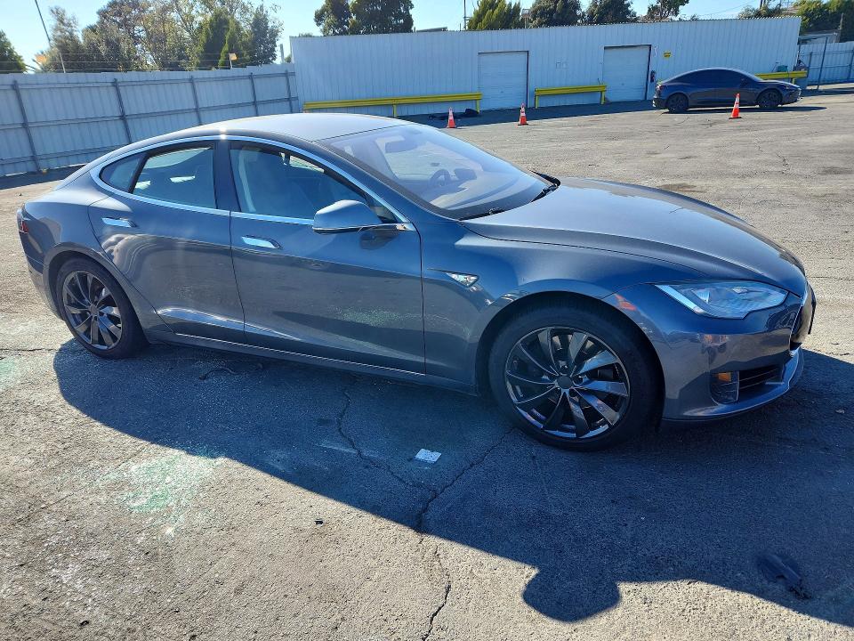 Photo 4 from auction – 2013 TESLA MODEL S with VIN 5YJSA1CN4DFP05930