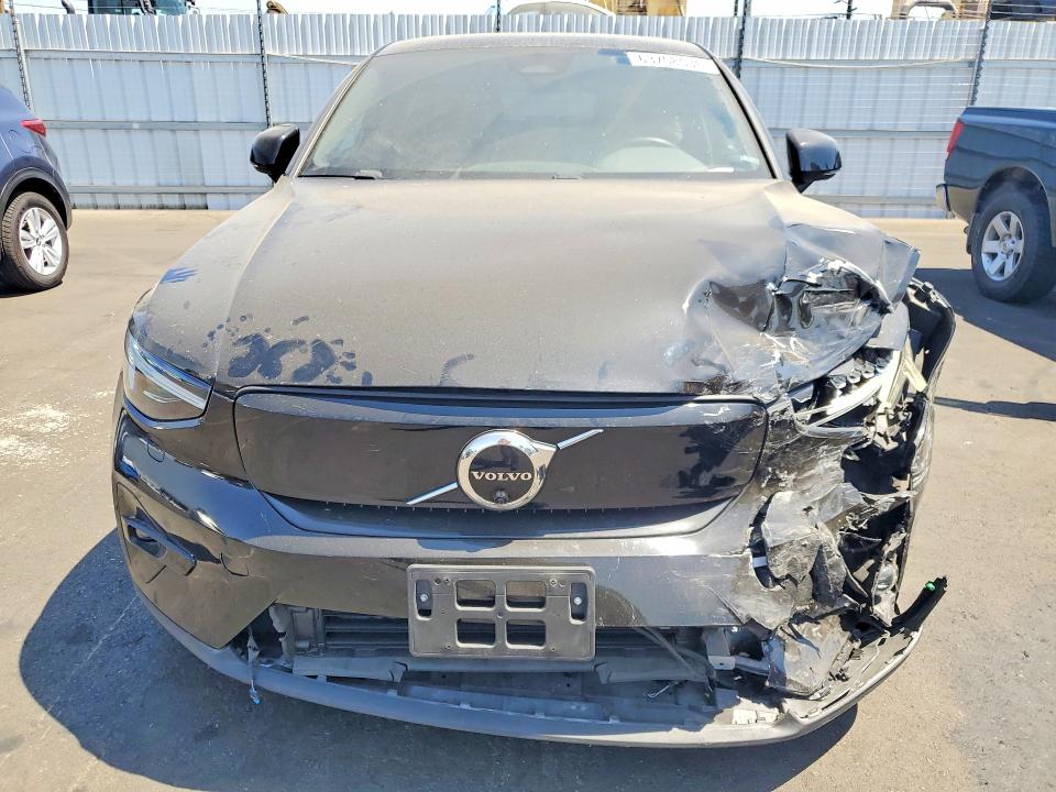 Photo 5 from auction – 2023 VOLVO C40 with VIN YV4ED3GM9P2049763