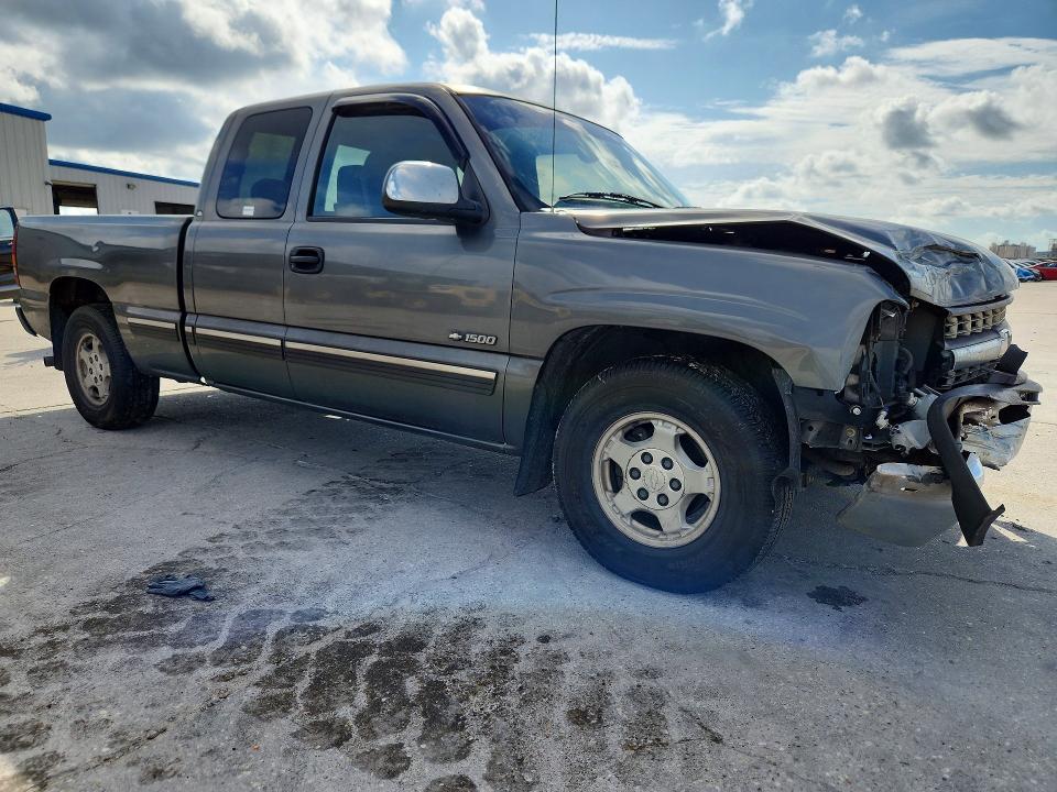 Photo 4 from auction – 2002 CHEVROLET SILVERADO with VIN 2GCEC19TX21371934