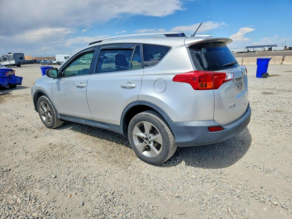 Photo 2 from auction – 2015 TOYOTA RAV4 with VIN JTMBFREV6FJ050047