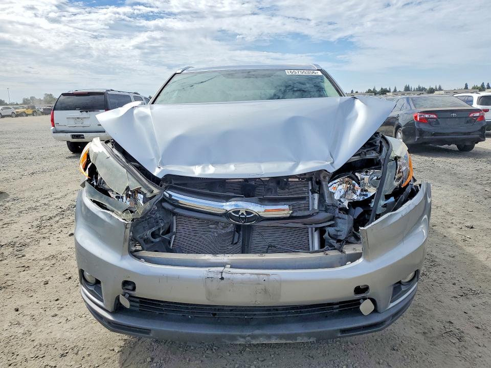 Photo 5 from auction – 2016 TOYOTA HIGHLANDER with VIN 5TDJKRFH2GS307273